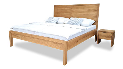 Postel z masivu Postelia MATEO Buk 200x200 cm, manželské bukové dvoulůžko